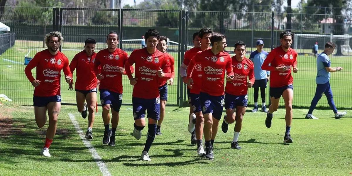 Chivas entrenando en Verdevalle