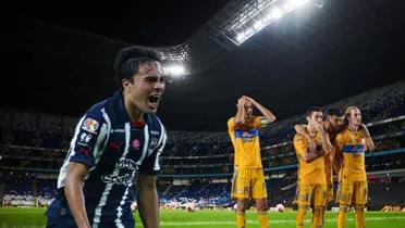 Iker Fimbres festejando y jugadores de Tigres/Foto Once Diario.