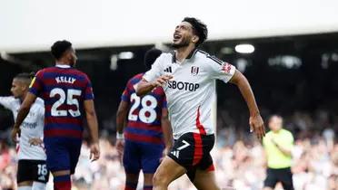 Raúl Jiménez festeja su tercer gol en lo que va de la temporada (Fuente: Reuters) 