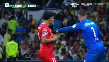 Tiago Volpi y Maxi Araujo a punto de los golpes en el América vs Toluca