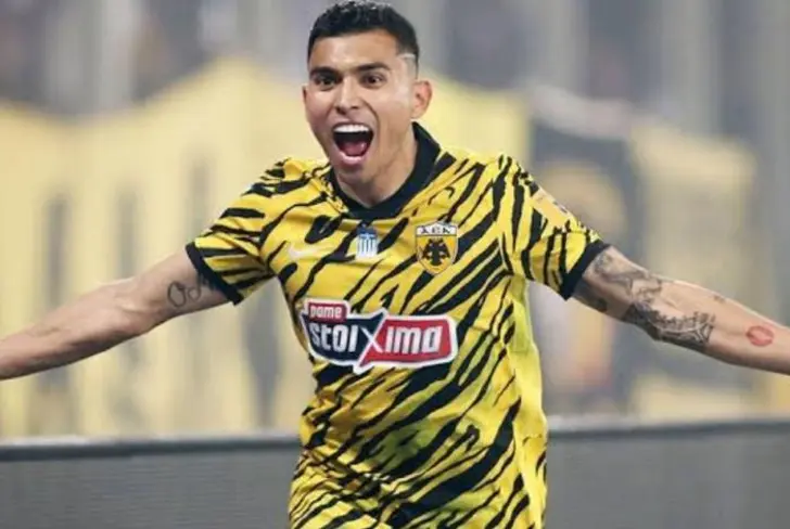 Orbelín Pineda con el AEK de Atenas (Foto: EFE)