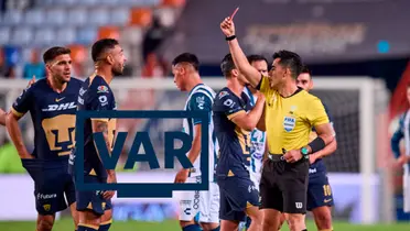 Adonai Escobedo expulsa a Nathan Silva en el juego  contra Pachuca | Foto: Mediotiempo.