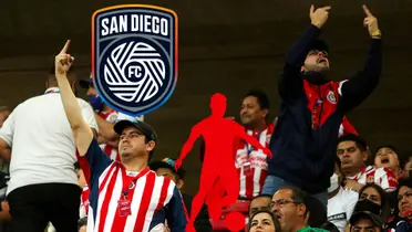 Afición de Chivas molesta en la tribuna. | Foto: Mediotiempo