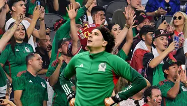 Aficionados de la Selección Mexicana y Guillermo Ochoa | Foto: Marca