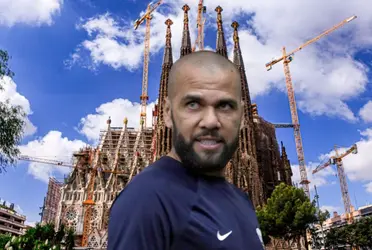 Alves es el segundo futbolista de la historia con más trofeos