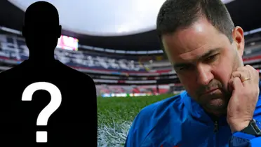 André Jardine y al fondo el Estadio Azteca (Foto: GettyImages)