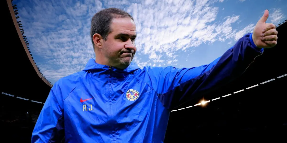 André Jardine y al fondo el Estadio Azteca (Foto: GettyImages)