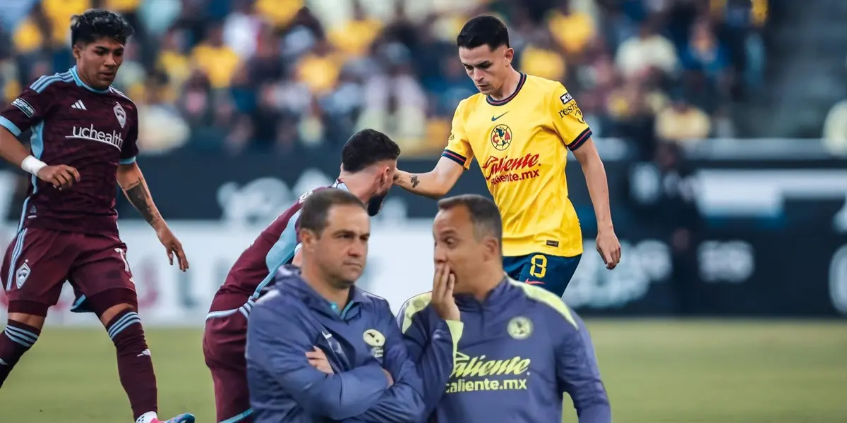 André Jardine y su auxiliar y al fondo Álvaro Fidalgo (Foto: Imago7)