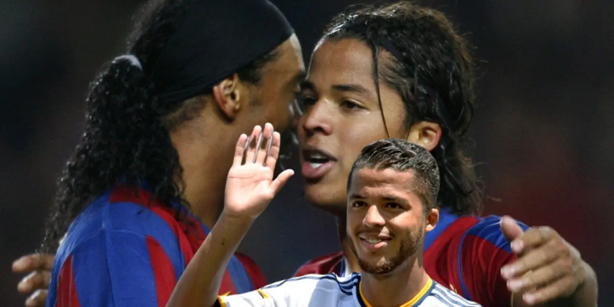 Giovani dos Santos con Ronaldinho en Barcelona durante la temporada 2007-08.