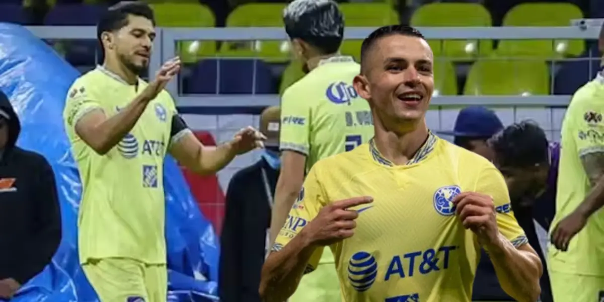 Henry Martín y Diego Valdés celebran un gol en el Estadio Azteca. 