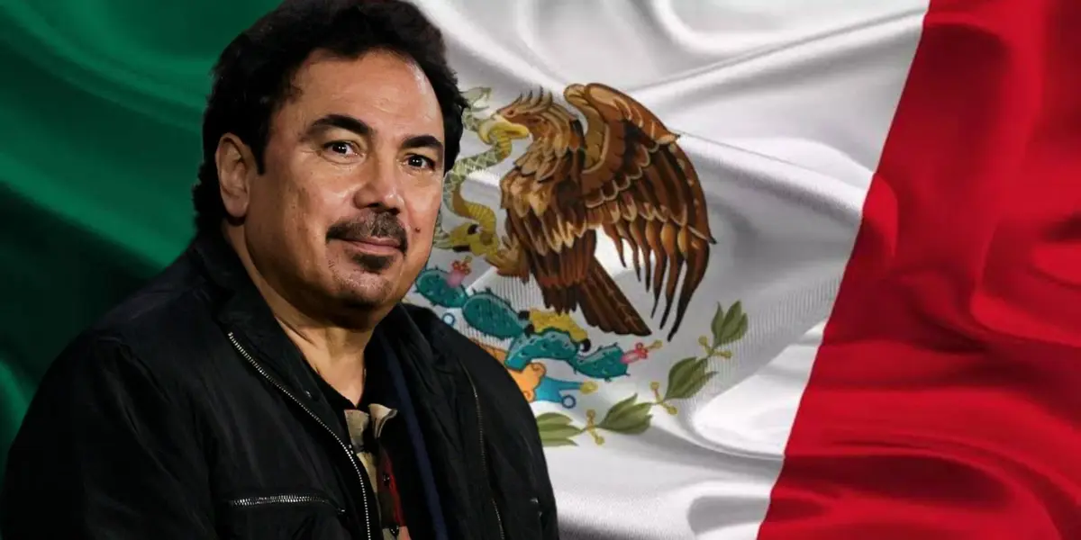 Hugo Sánchez y al fondo la bandera de México (Foto: GettyImages)