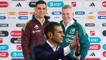 Jaime Lozano y al fondo Javier Aguirre y Rafa Márquez (Foto: GettyImages)