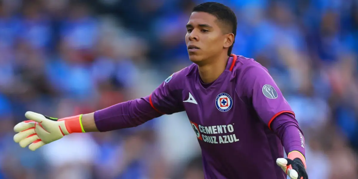 Kevin Mier en un partido de Cruz Azul (Foto: GettyImages)