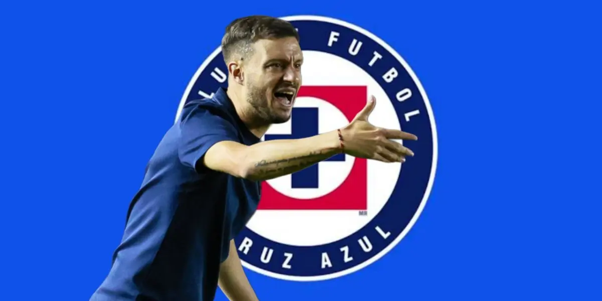 Martín Anselmi y al fondo el escudo de Cruz Azul (Foto: GettyImages)