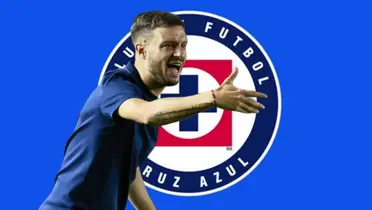 Martín Anselmi y al fondo el escudo de Cruz Azul (Foto: GettyImages)