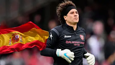 Ochoa en calentamiento con Salernitana. Foto: Futbol Total