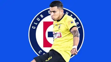 Orbelín Pineda y atrás el escudo de Cruz Azul (Foto: GettyImages)