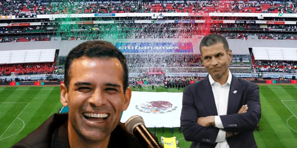 Rafael Márquez riéndose y Jaime Lozano de brazos cruzados.