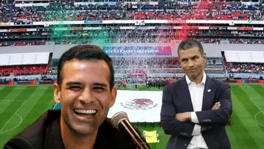 Rafael Márquez riéndose y Jaime Lozano de brazos cruzados.