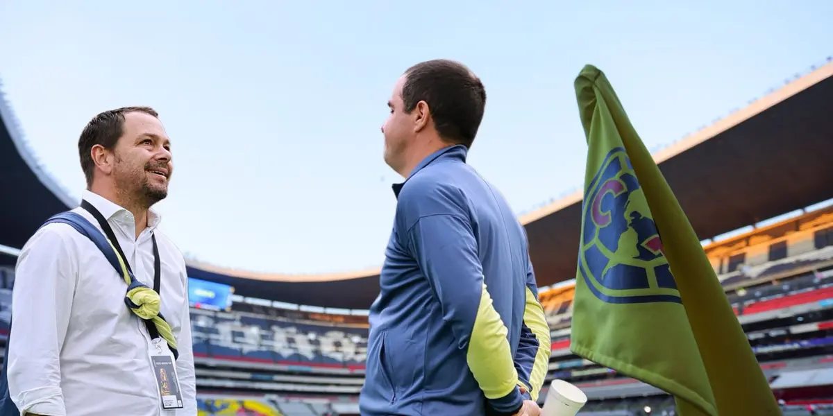 Santiago Baños, André Jardine y al fondo el Estadio Azteca (Foto: GettyImages)