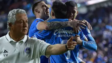 Vucetich y al fondo el equipo de Cruz Azul (Foto: GettyImages)